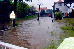 Hochwasser Hauptstraße Weißig 2002